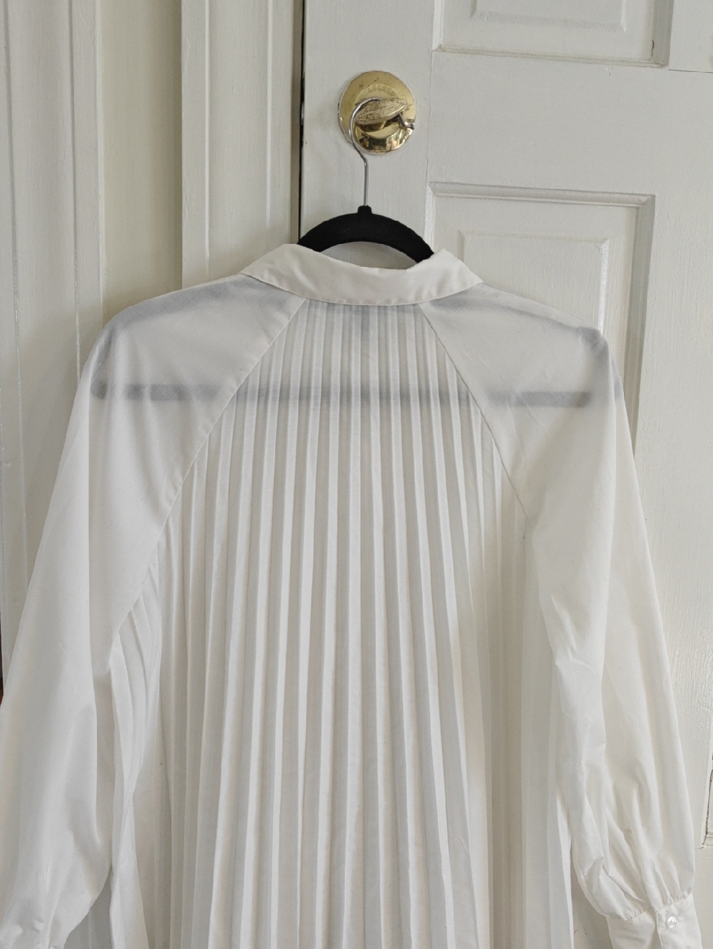 Banana Republic White Pleated Back Dress Shirt, Size M